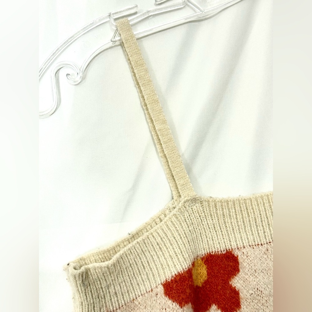 HYFVE Cute & Colorful Floral Cropped Knit Tank Top With Ribbed Hems Size Medium - Picture 6 of 10